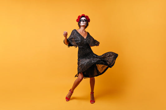 Satin, Farben und Glitzer: Die heißen Trends der Abendmode! - Dein Kleiderladen