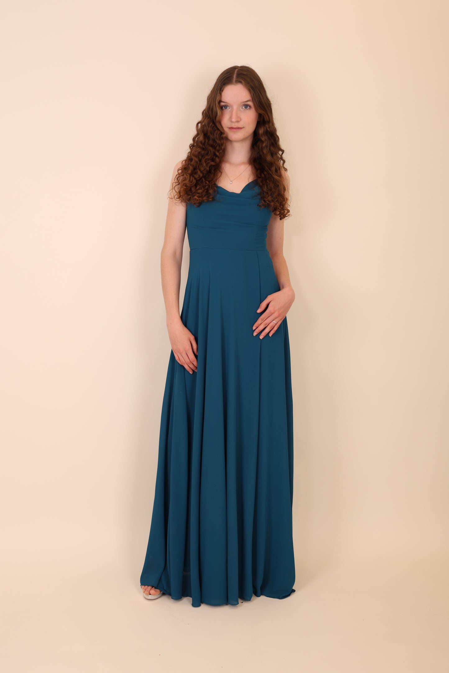 Langes schlichtes Kleid mit Schlitz mit elegantem Herzausschnitt, petrol
