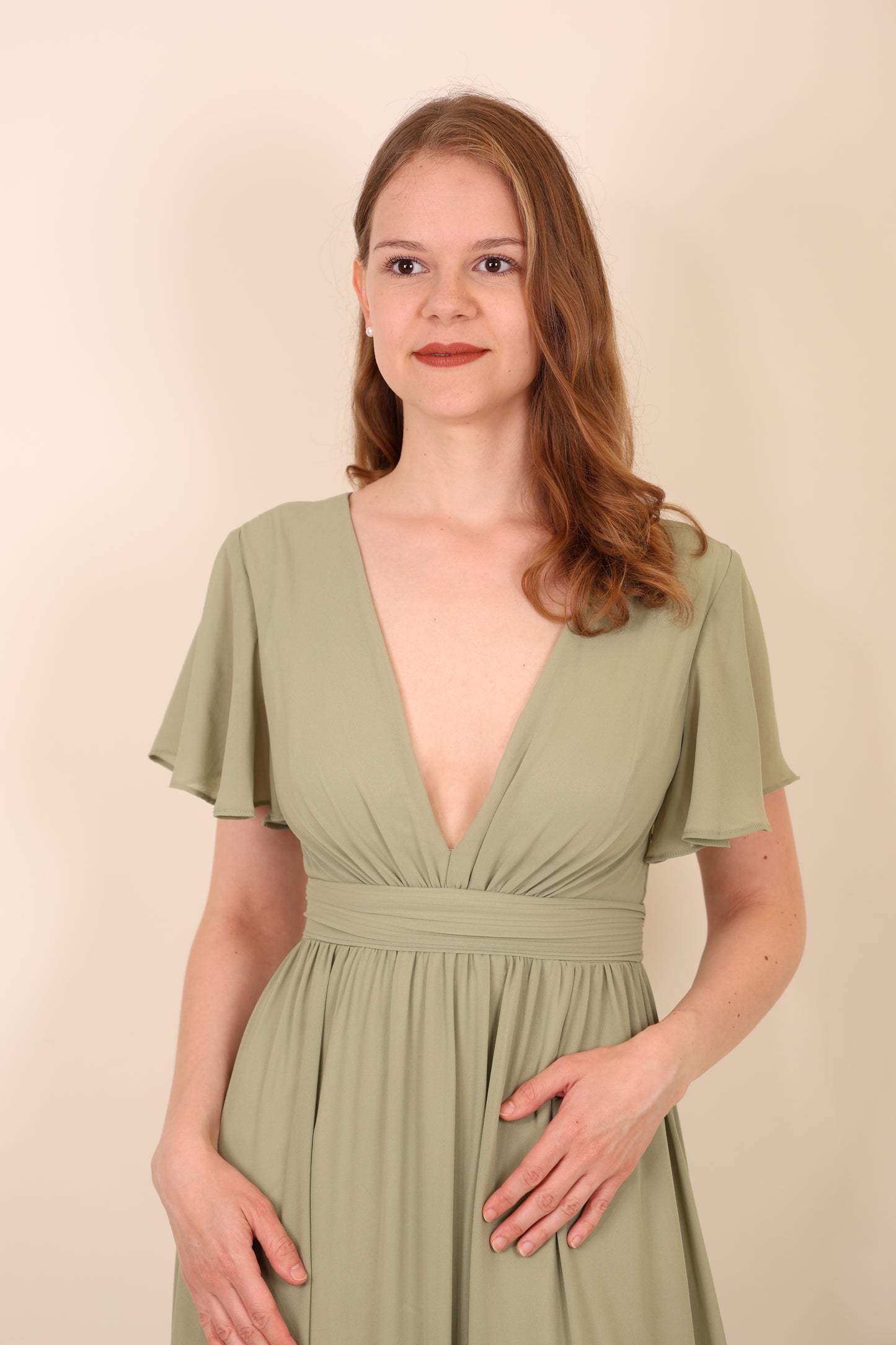 Ballkleid mit kurzen Ärmeln & V-Ausschnitt, oliv