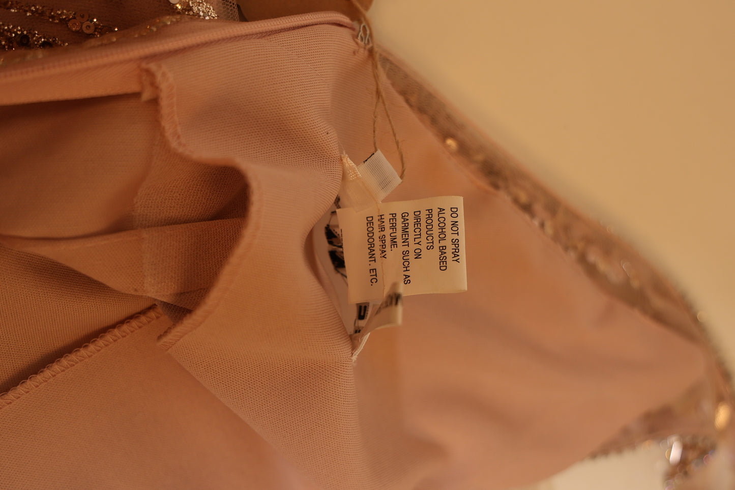 Second Hand enges, funkelndes Abendkleid, lachs/gold