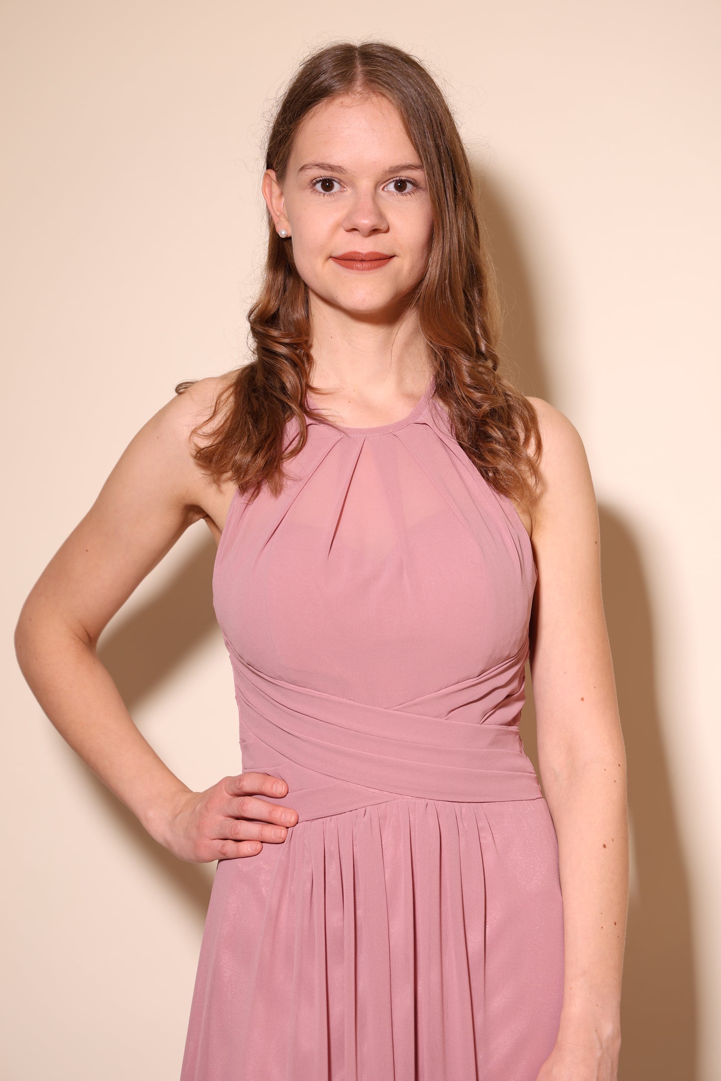 Ballkleid mit elegantem, hochgeschlossenem Ausschnitt, altrosa