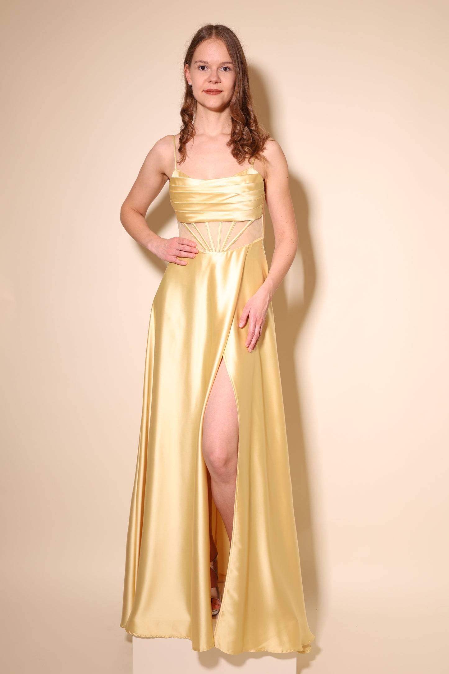 Ballkleid - Abendkleid mit Schnürung, buttergelb