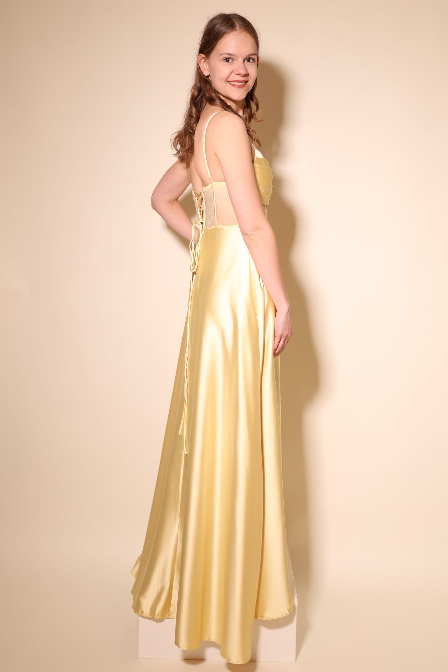 Ballkleid - Abendkleid mit Schnürung, buttergelb