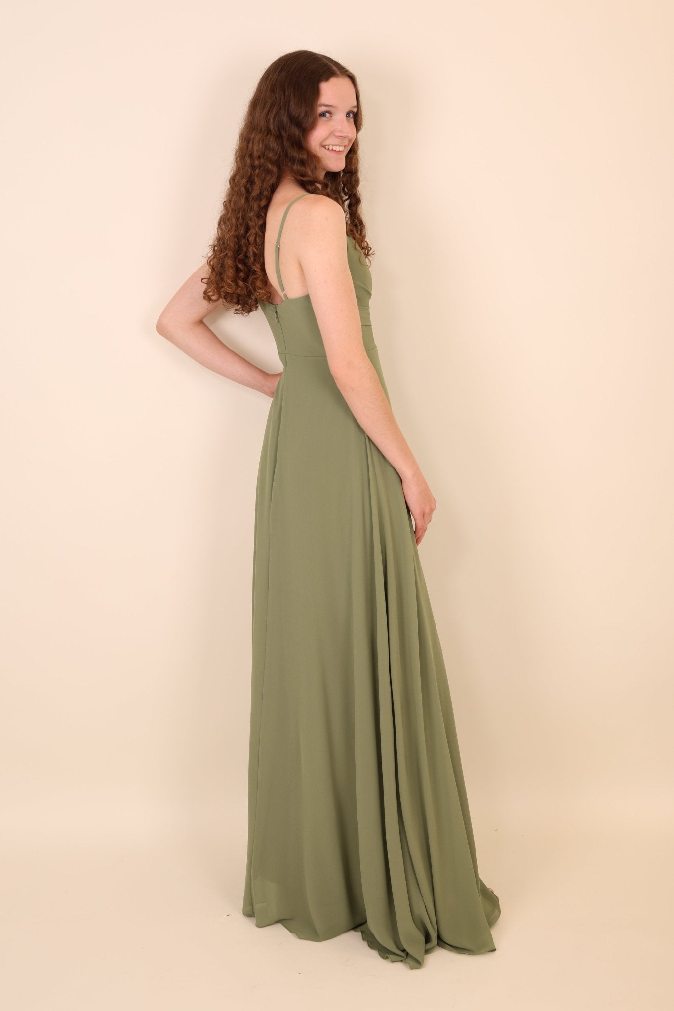 Abendkleid mit Raffungen und Schlitz, oliv - Dein Kleiderladen