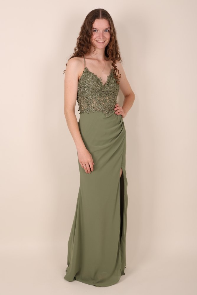 Chiffonkleid mit Spitzenoberteil, Schnürung & Schlitz, oliv - Dein Kleiderladen