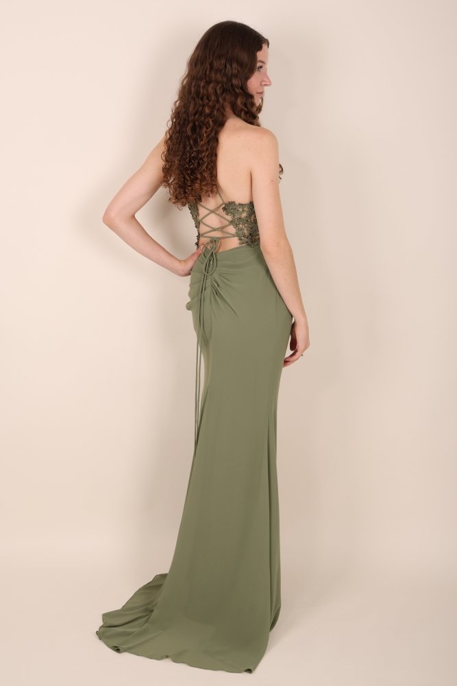 Chiffonkleid mit Spitzenoberteil, Schnürung & Schlitz, oliv - Dein Kleiderladen