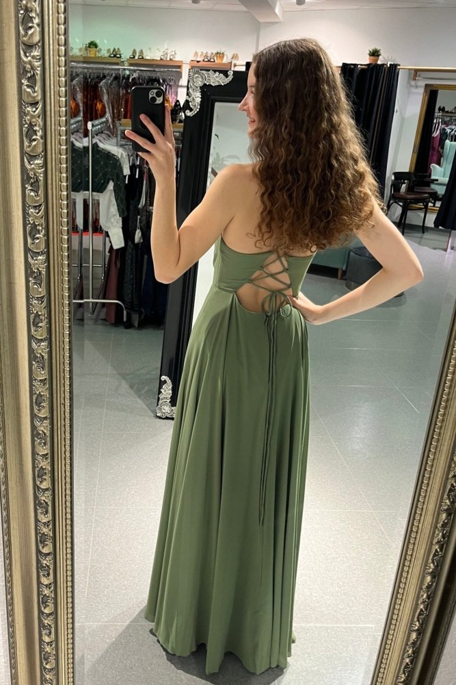 Festliches Volantkleid mit Schnürung und Schlitz, oliv - Dein Kleiderladen