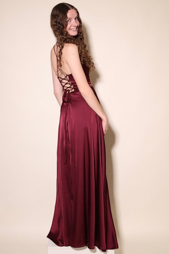 Langes Satin - Abendkleid mit Schlitz und Schnürung, dunkelrot - Dein Kleiderladen