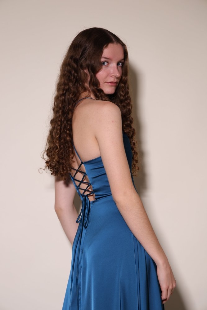 Langes Satin - Abendkleid mit Schlitz und Schnürung, petrol - Dein Kleiderladen