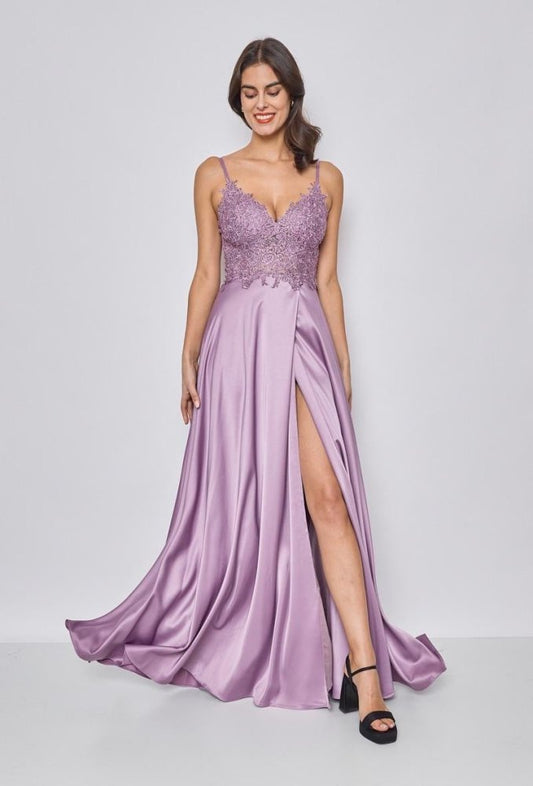 Langes Satinkleid mit Spitze und Schlitz, flieder - Dein Kleiderladen