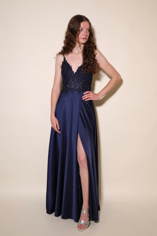 Langes Satinkleid mit Spitze und Schlitz, marineblau - Dein Kleiderladen