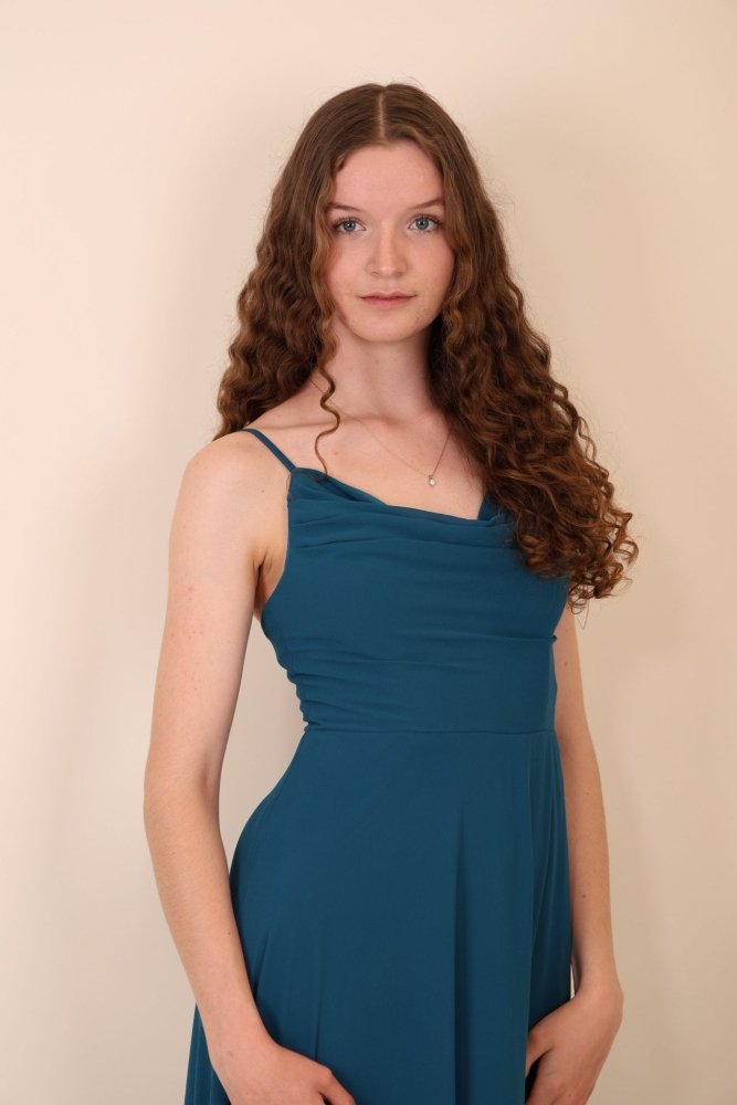 Langes schlichtes Kleid mit Schlitz mit elegantem Herzausschnitt, petrol - Dein Kleiderladen