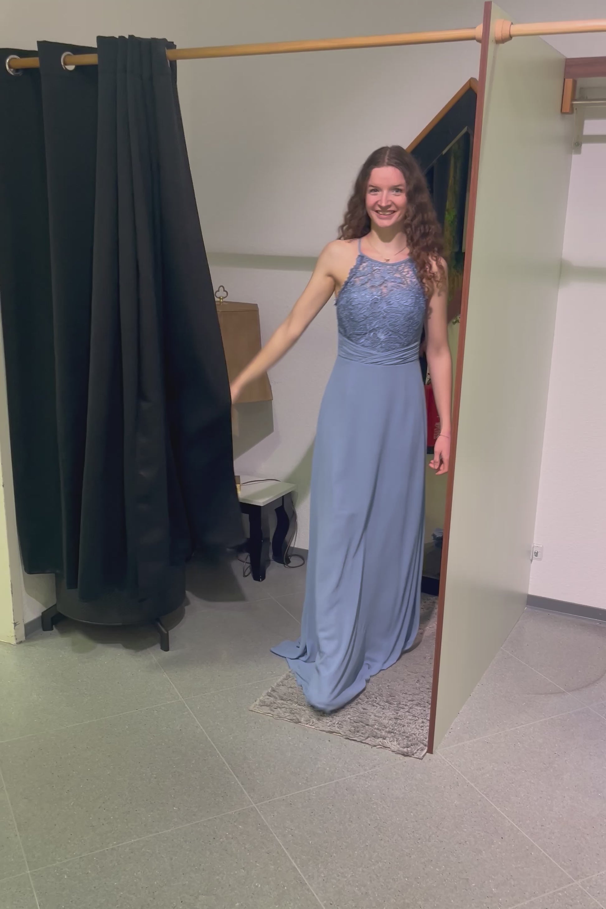 hochgeschlossenes Abendkleid mit Spitze, hellblau - Dein Kleiderladen