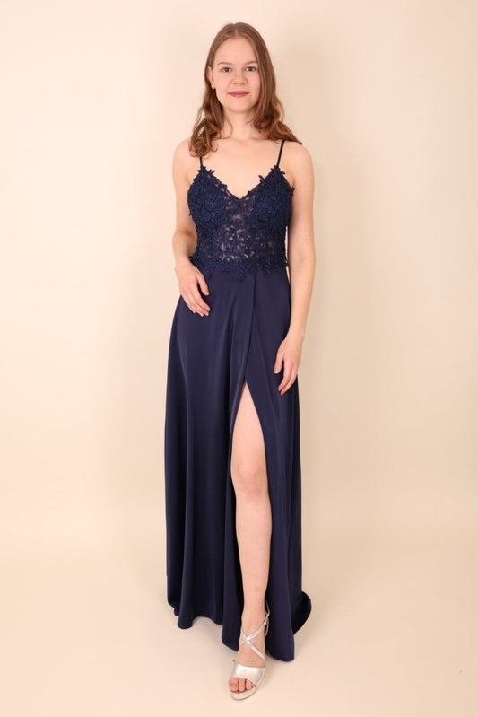 Satinkleid mit floraler Spitze und seitlichem Beinschlitz, dunkelblau - Dein Kleiderladen