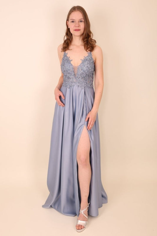 Satinkleid mit Spitze, Spaghettiträgern & Schlitz, graublau - Dein Kleiderladen