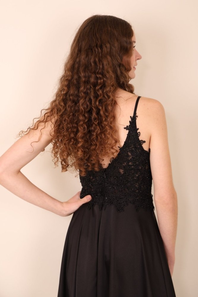 Satinkleid mit Spitze und Beinschlitz, schwarz - Dein Kleiderladen