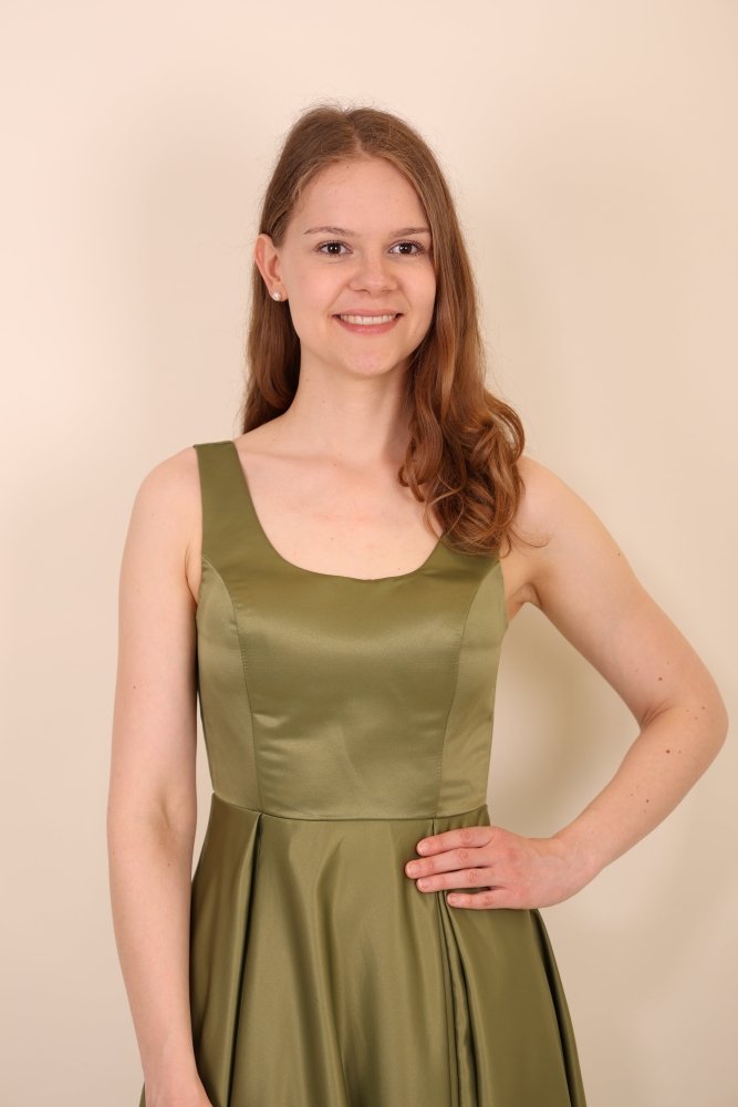 Satinkleid mit U - Ausschnitt, Faltenrock & Beinschlitz, oliv - Dein Kleiderladen
