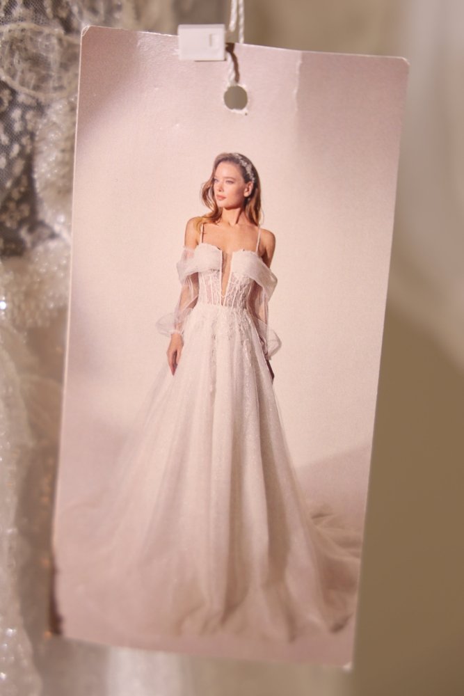 Second Hand Brautkleid mit Corsagen - Oberteil, Tüllärmeln und Glitzertüllrock, ivory - Dein Kleiderladen