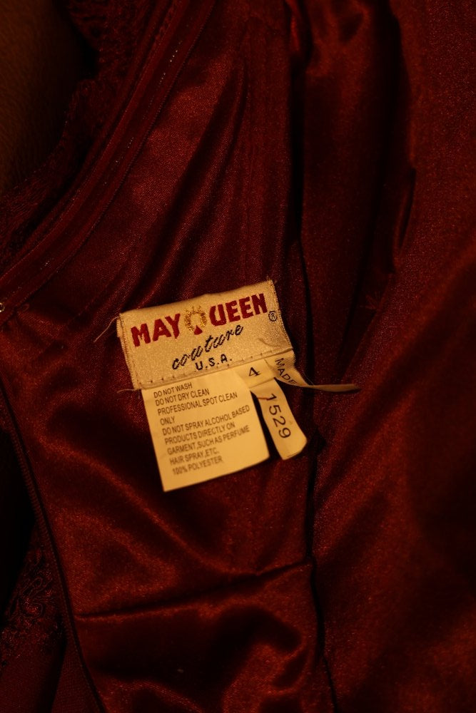 Second Hand enges Abendkleid mit Off - Shoulder Trägern und Spitze, dunkelrot - Dein Kleiderladen