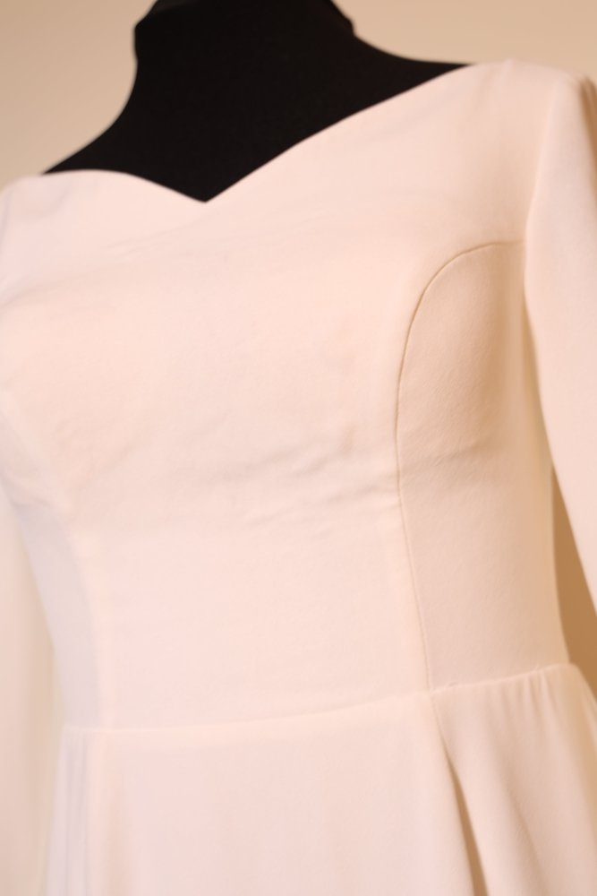 Second Hand schlichtes, langärmliges Brautkleid mit V - Ausschnitt, ivory - Dein Kleiderladen