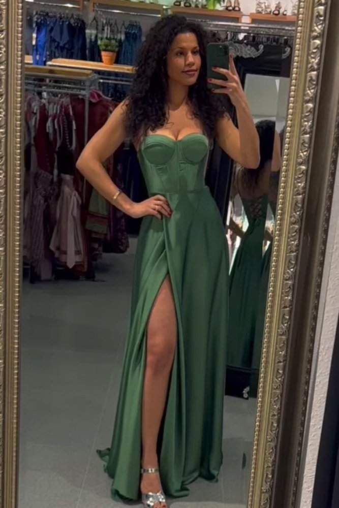Ballkleid aus Satin mit Corsage & Schnürung, hellgrün - Dein Kleiderladen