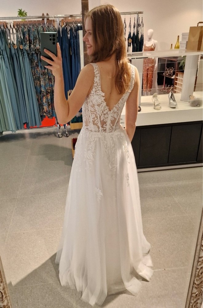 Brautkleid mit fein bestickter Korsage - Dein Kleiderladen