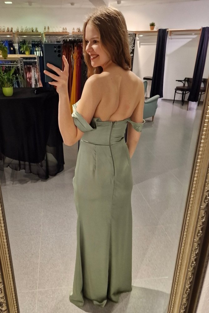 Corsagen - Kleid mit Schlitz aus Satin mit off shoulder Ausschnitt, hellgrün - Dein Kleiderladen
