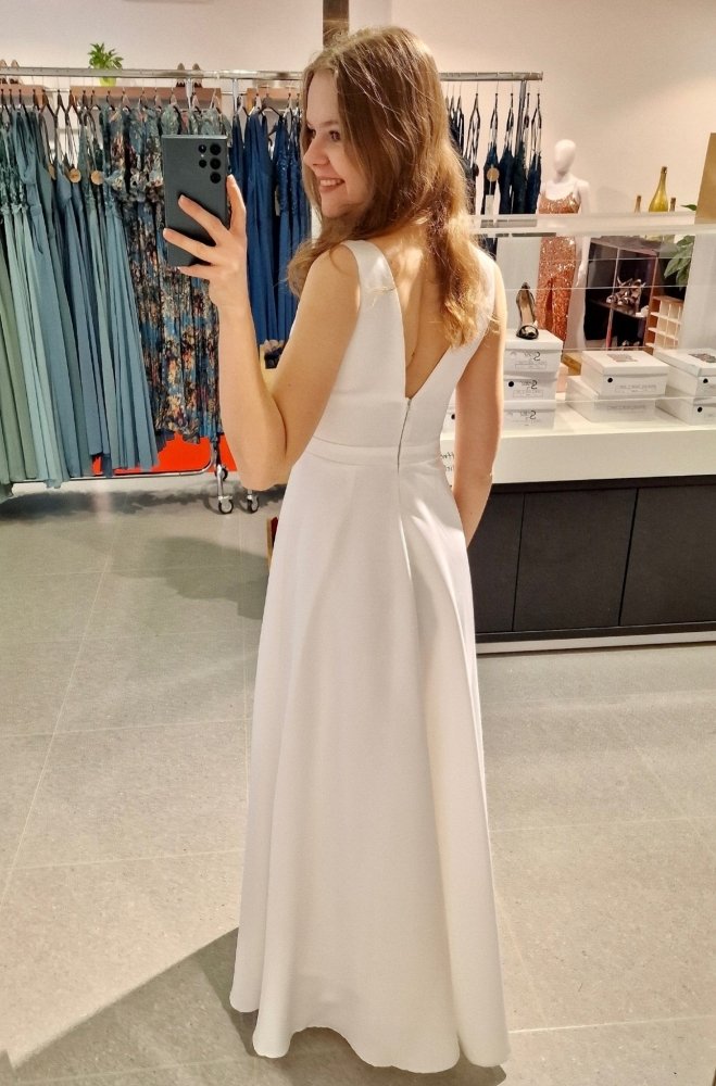 Schlichtes Brautkleid aus Satin mit Schlitz - Dein Kleiderladen