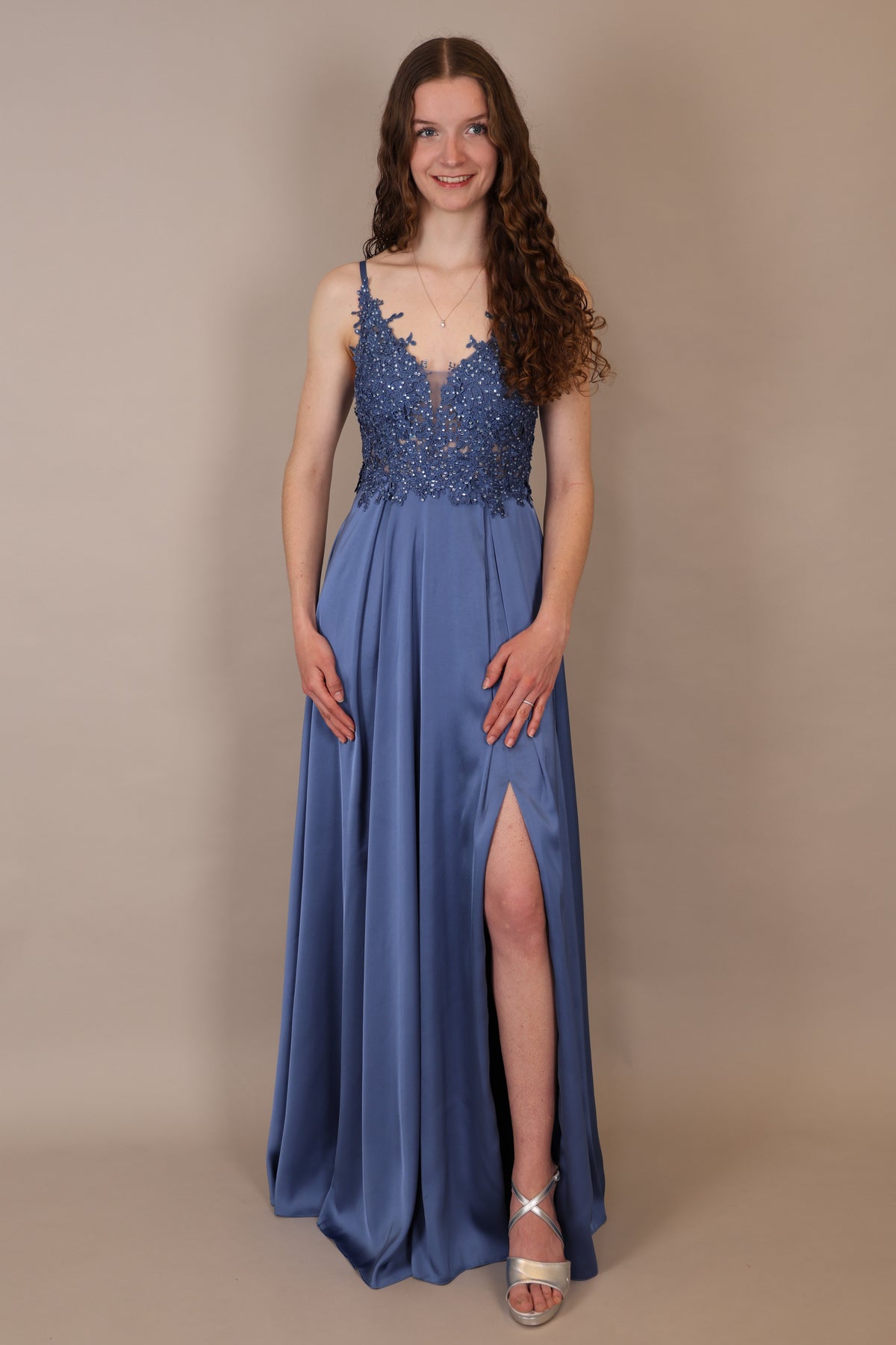 langes Abendkleid mit Spitze, Schnürung & Satinrock, taubenblau
