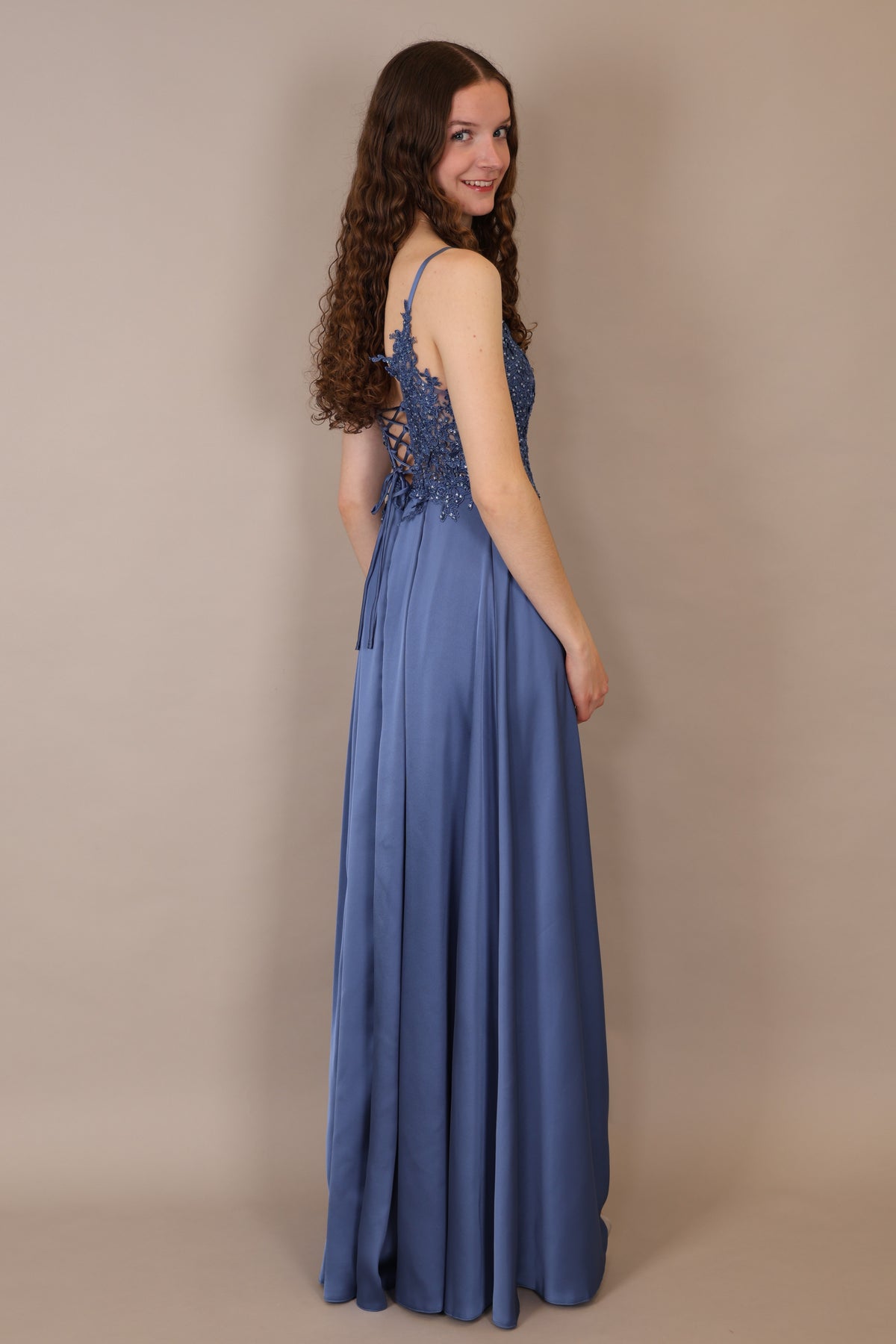 langes Abendkleid mit Spitze, Schnürung & Satinrock, taubenblau