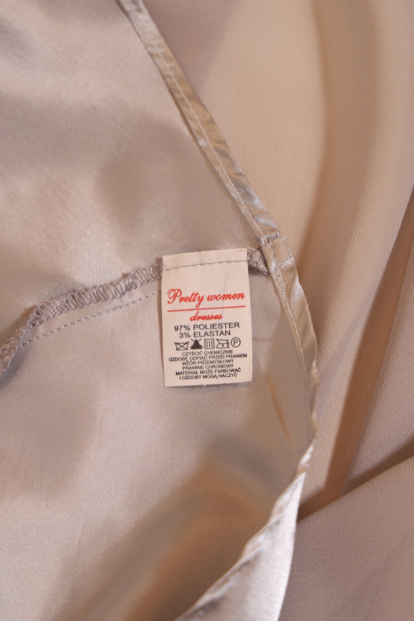 Second Hand Abendkleid mit tiefem Rückenausschnitt und verschnörkelter Spitze, hellgrau