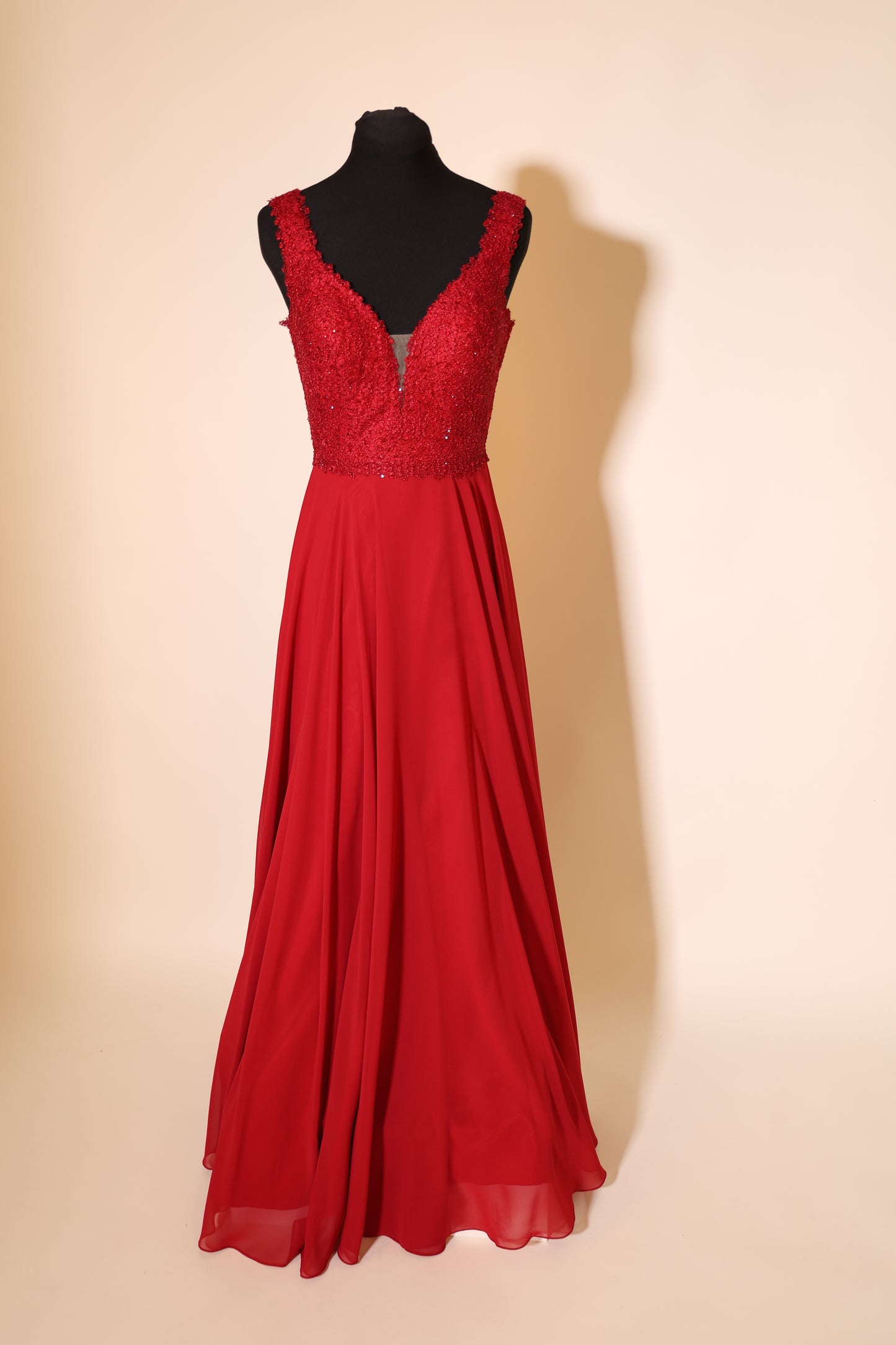 Second Hand Chiffonkleid mit fein besticktem Oberteil und V-Ausschnitt, rot