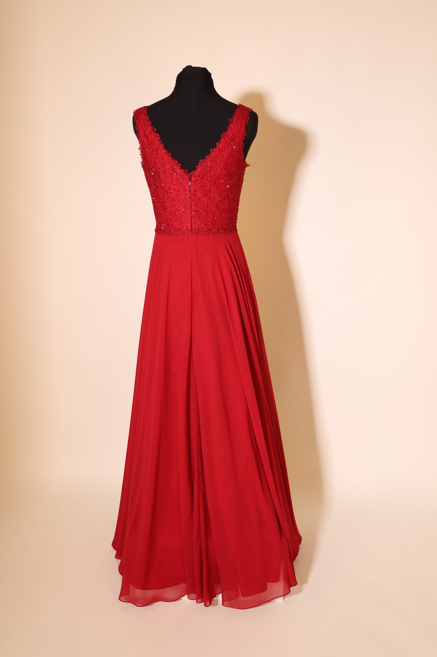 Second Hand Chiffonkleid mit fein besticktem Oberteil und V-Ausschnitt, rot