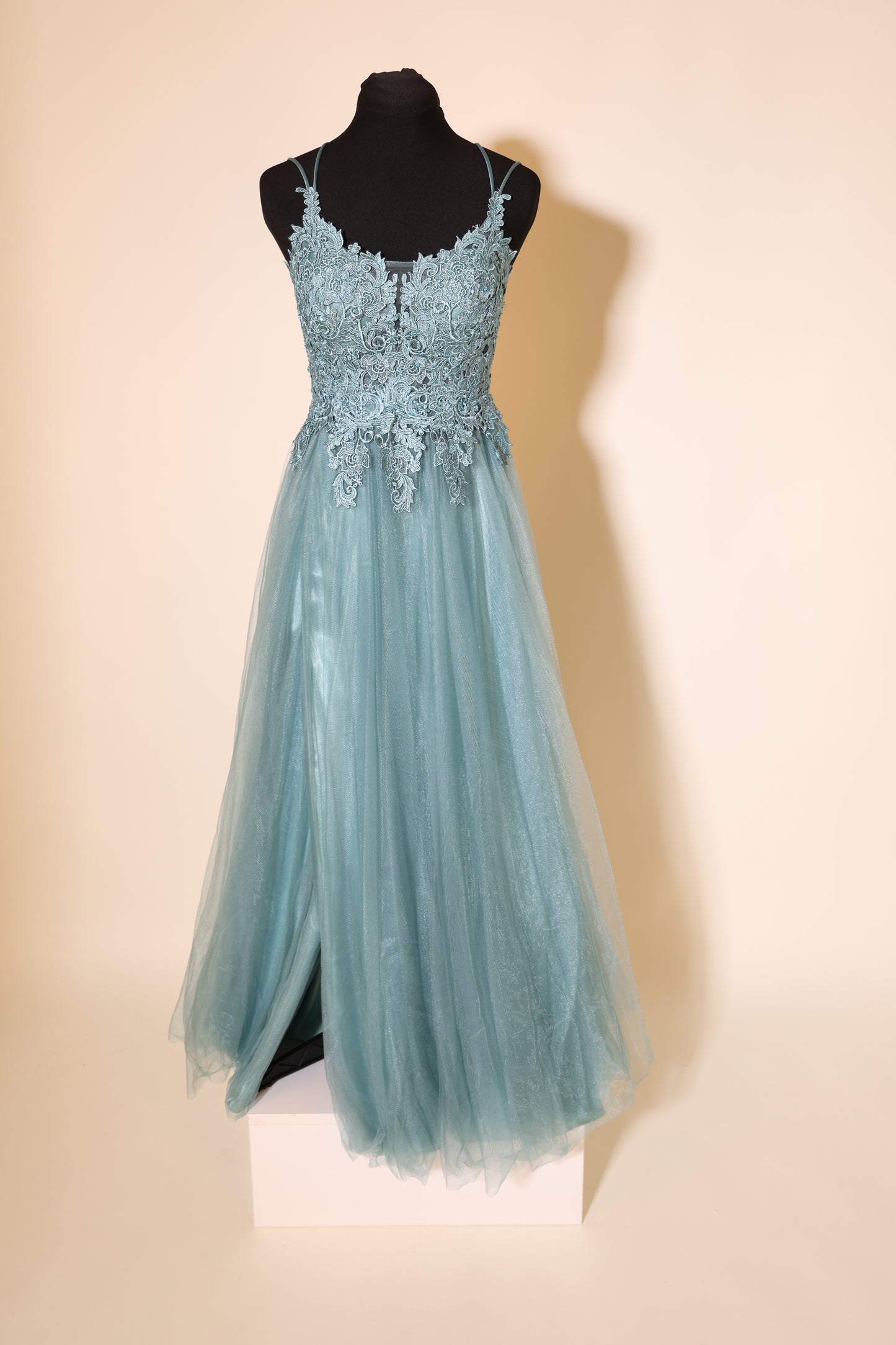 Second Hand Tüllkleid mit besonderer Rückenschnürung, ozeanwelle