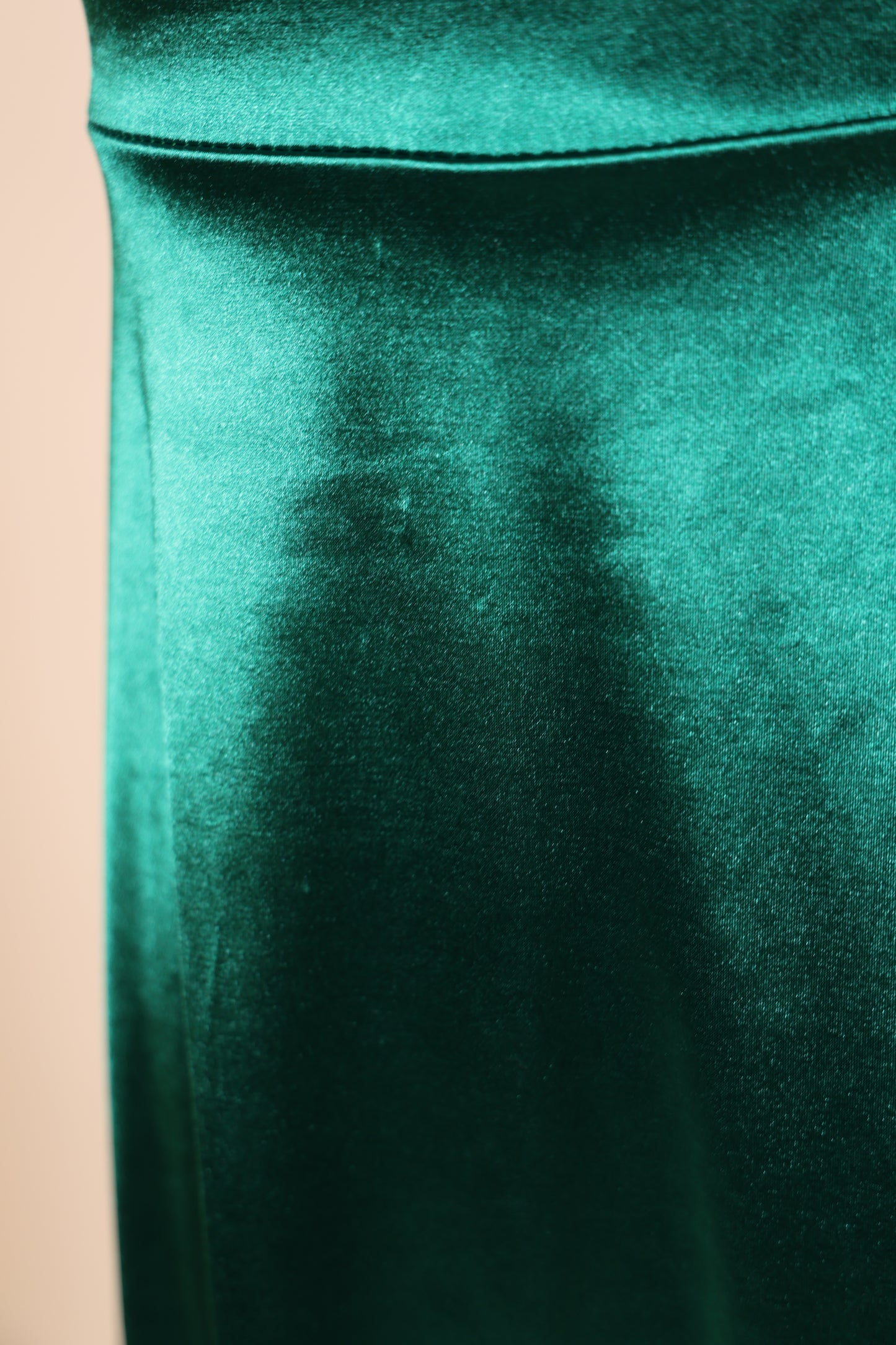 Second Hand schimmerndes Satinkleid mit geradem Ausschnitt und Rückenschnürung, grün
