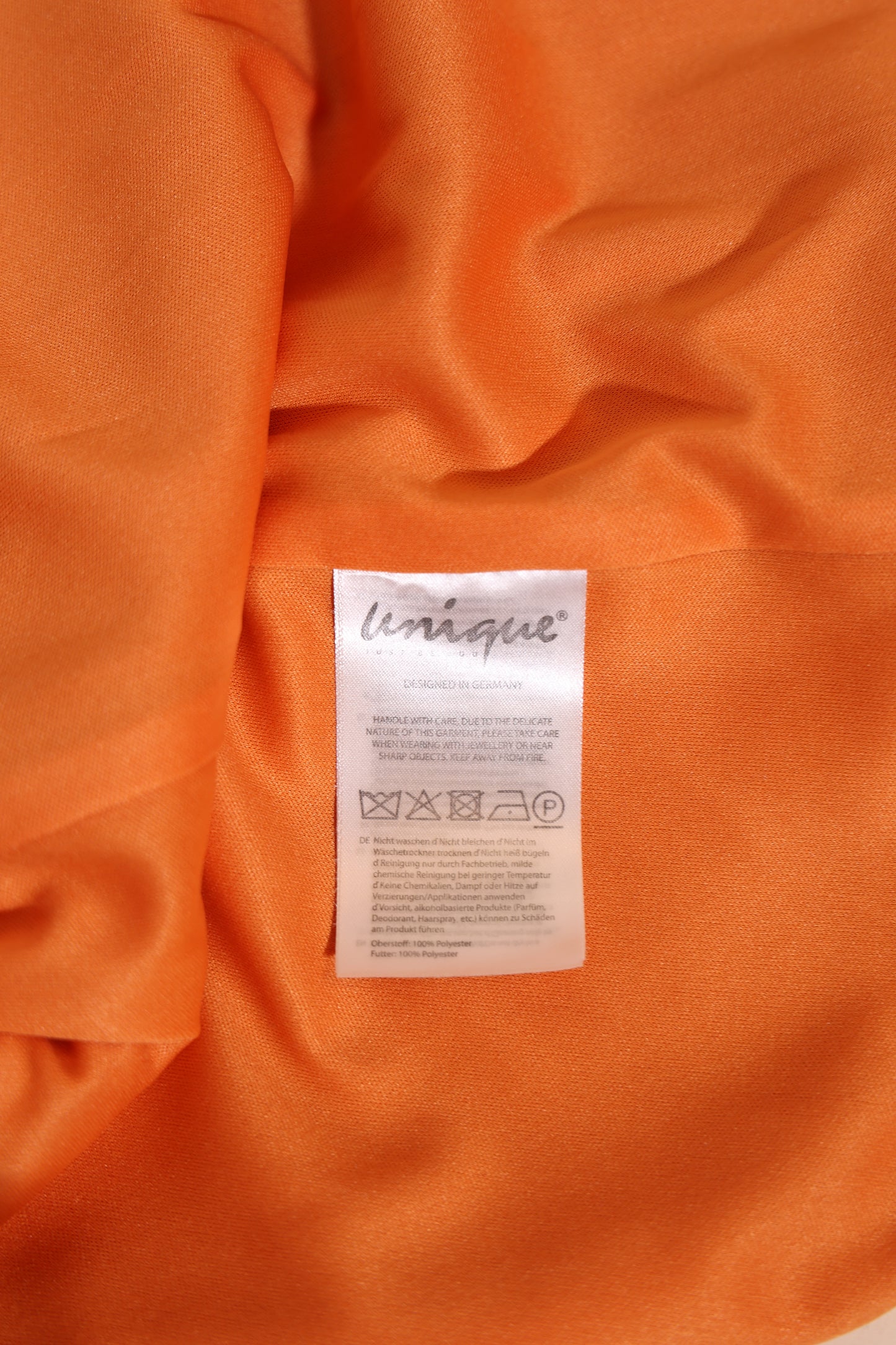Second Hand figurbetontes, schlichtes Satinkleid mit Wasserfallausschnitt, orange