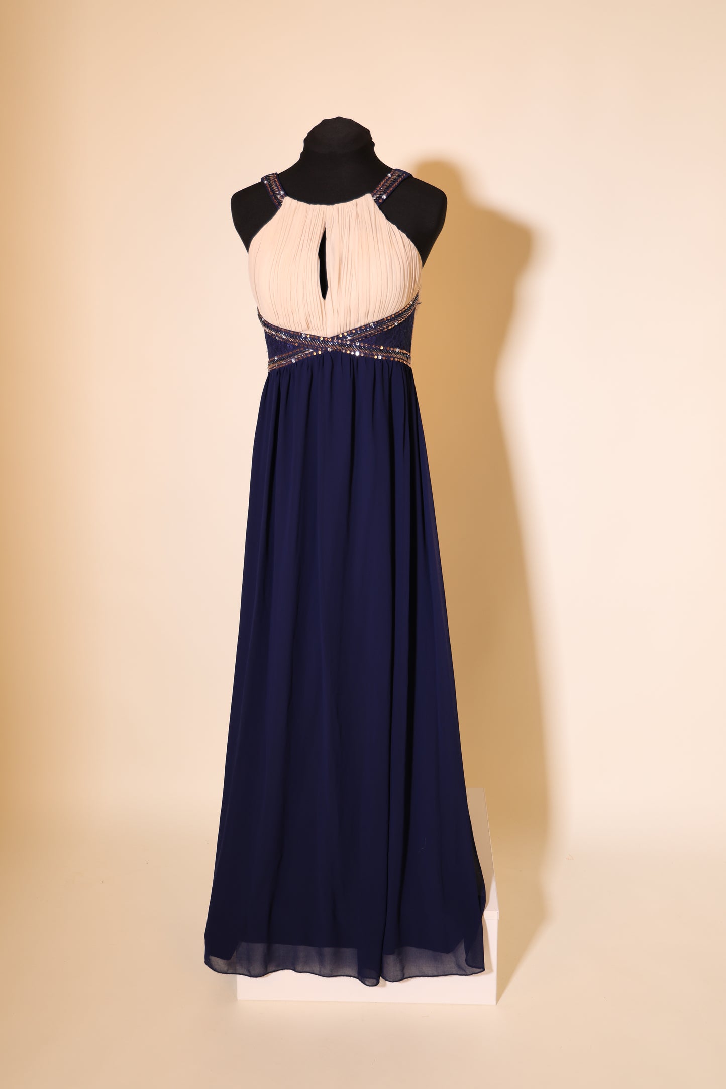 Second Hand Chiffonkleid mit besticktem Gürtel und gesmoktem Rücken, dunkelblau/creme