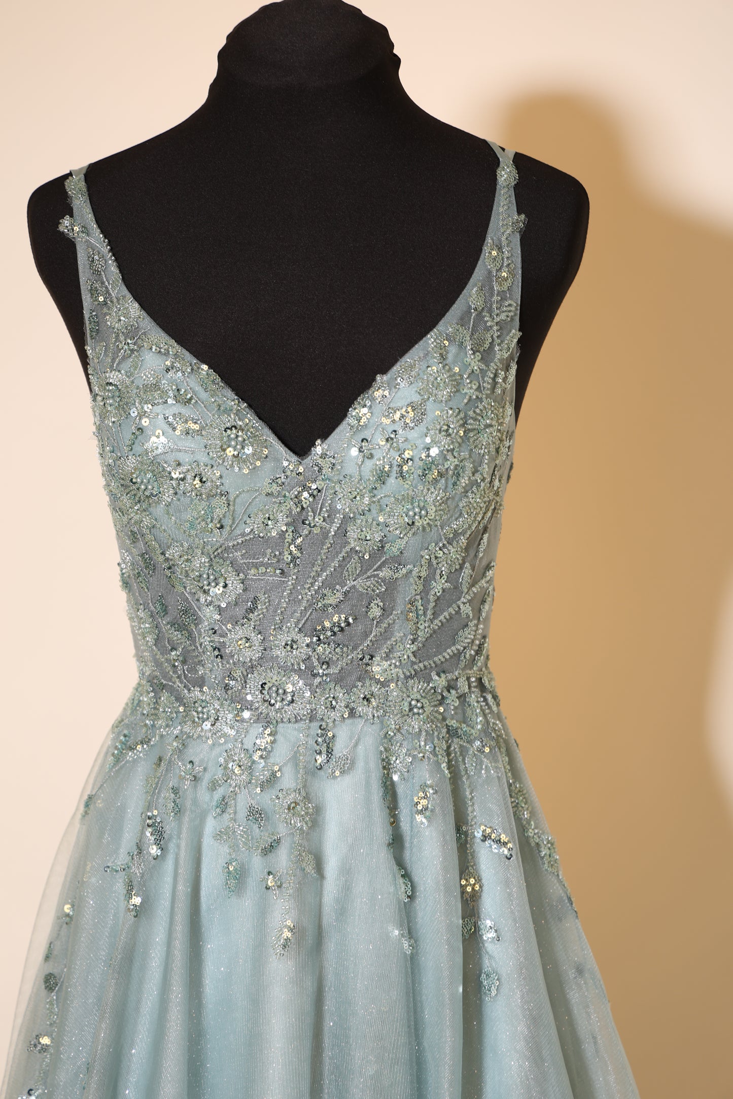 Second Hand Abendkleid mit glitzerndem Tüllrock, Spitze und Rückenschnürung, ozeanwelle