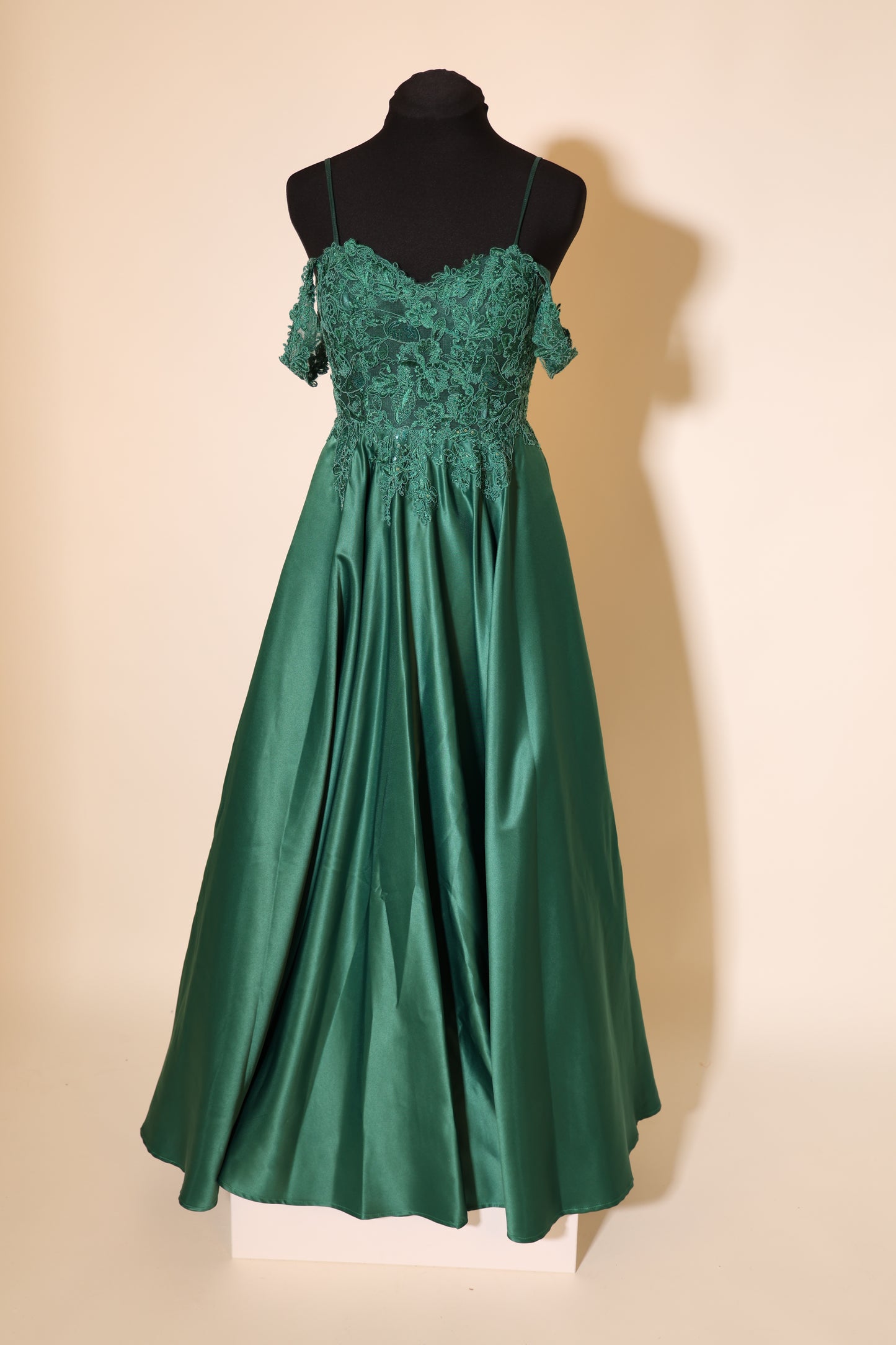 Second Hand Off-shoulder Satinkleid mit Spitze und Schnürung, grün