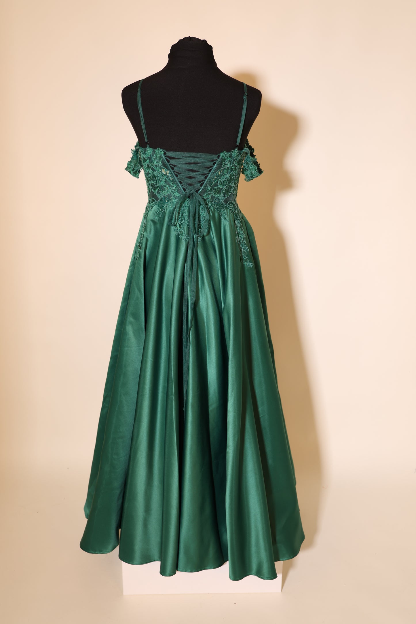 Second Hand Off-shoulder Satinkleid mit Spitze und Schnürung, grün