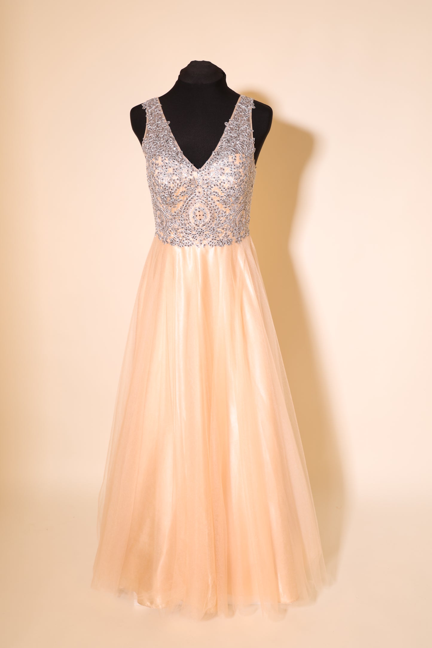 Second Hand Tüllkleid mit silberner Bestickung und V-Ausschnitt, champagner