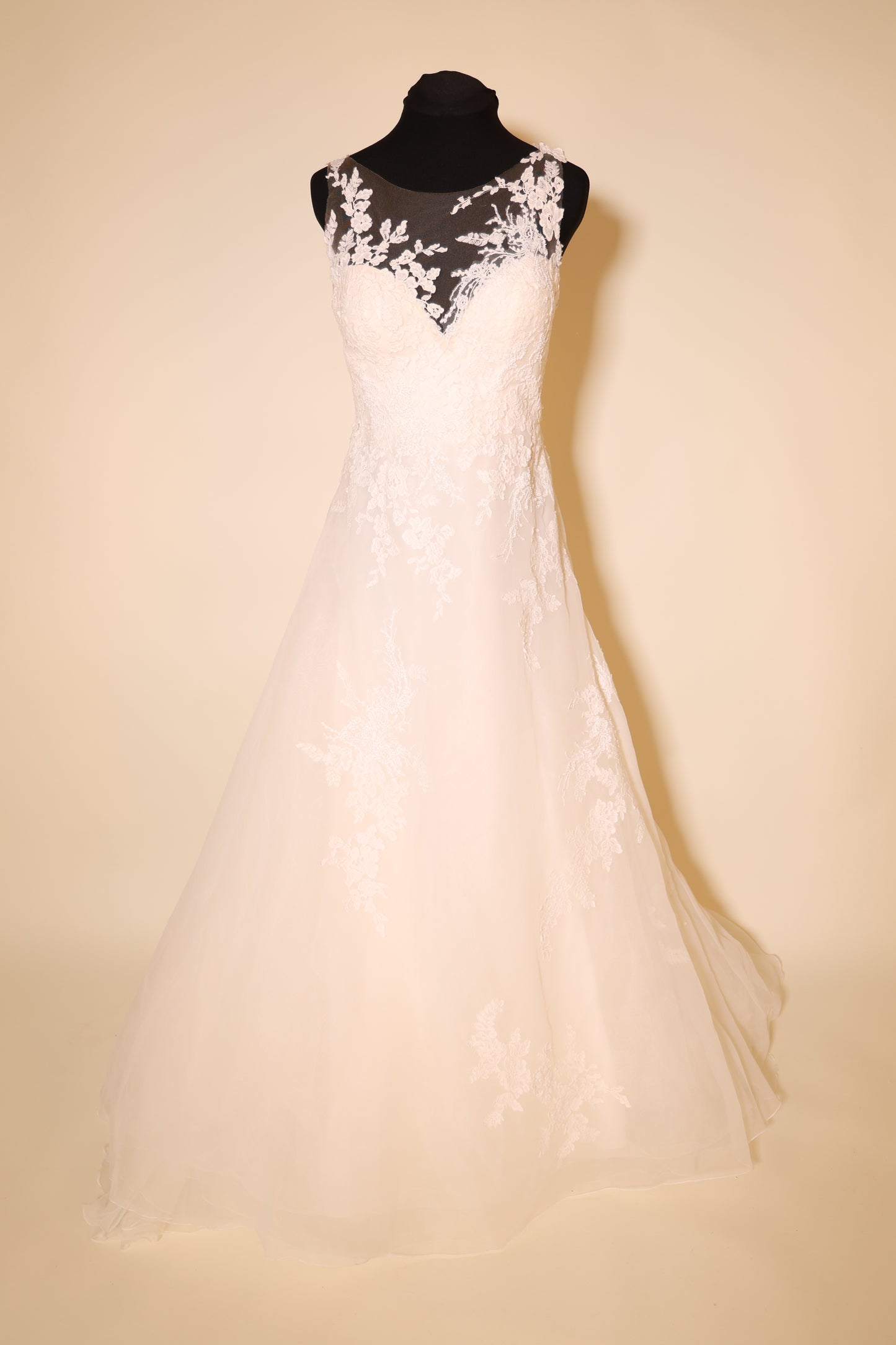 Second Hand elegantes Brautkleid mit Spitze und langer Schleppe, ivory