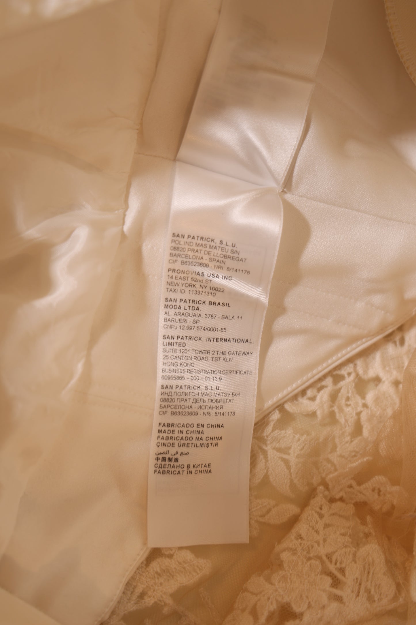 Second Hand elegantes Brautkleid mit Spitze und langer Schleppe, ivory
