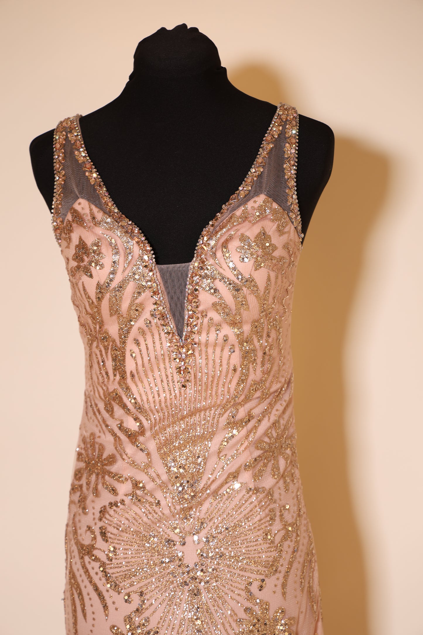 Second Hand enges, funkelndes Abendkleid, lachs/gold