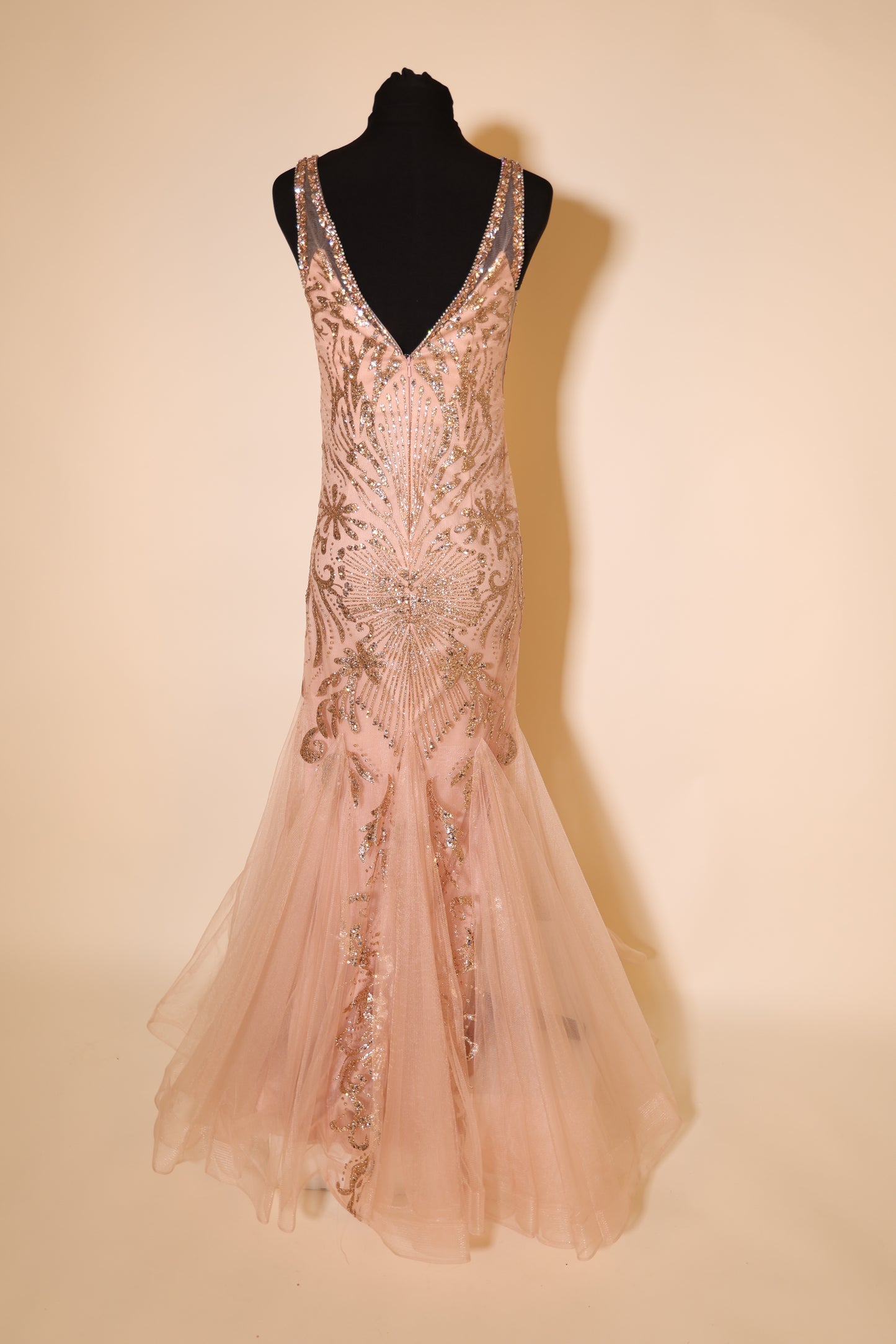 Second Hand enges, funkelndes Abendkleid, lachs/gold