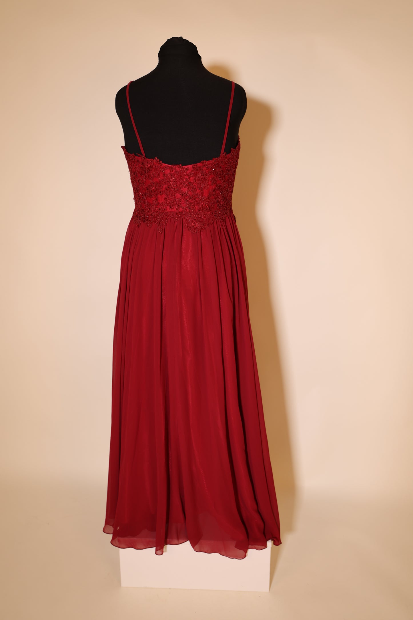 Second Hand elegantes Chiffonkleid mit Spitze und Herzausschnitt, dunkelrot