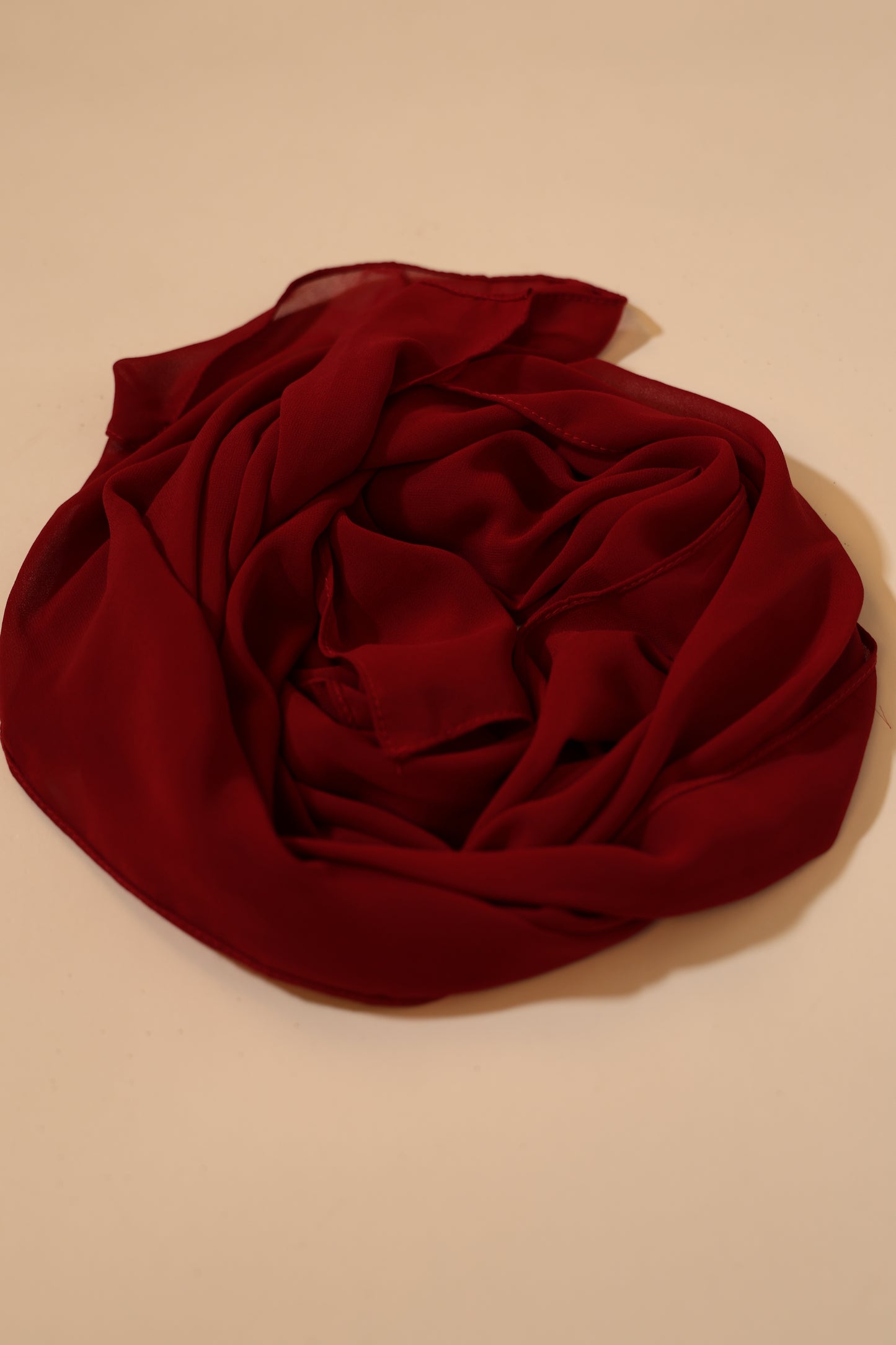 Second Hand elegantes Chiffonkleid mit Spitze und Herzausschnitt, dunkelrot