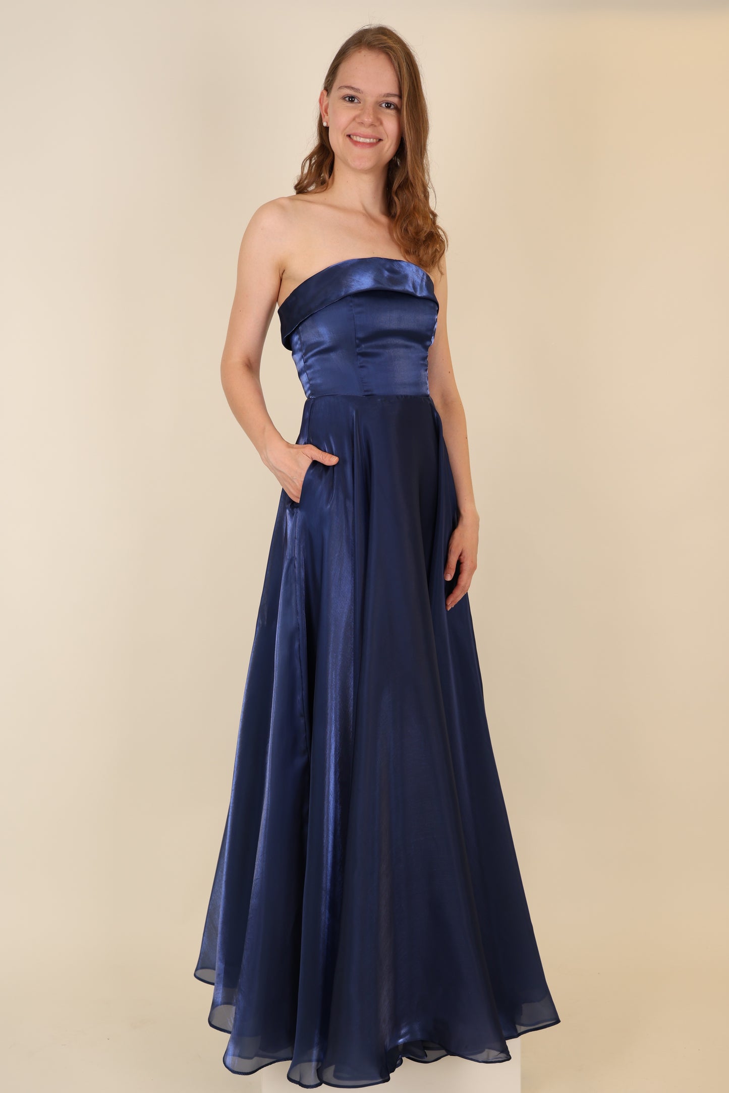 Trägerloses Abendkleid mit Rückenschnürung und Taschen, dunkelblau