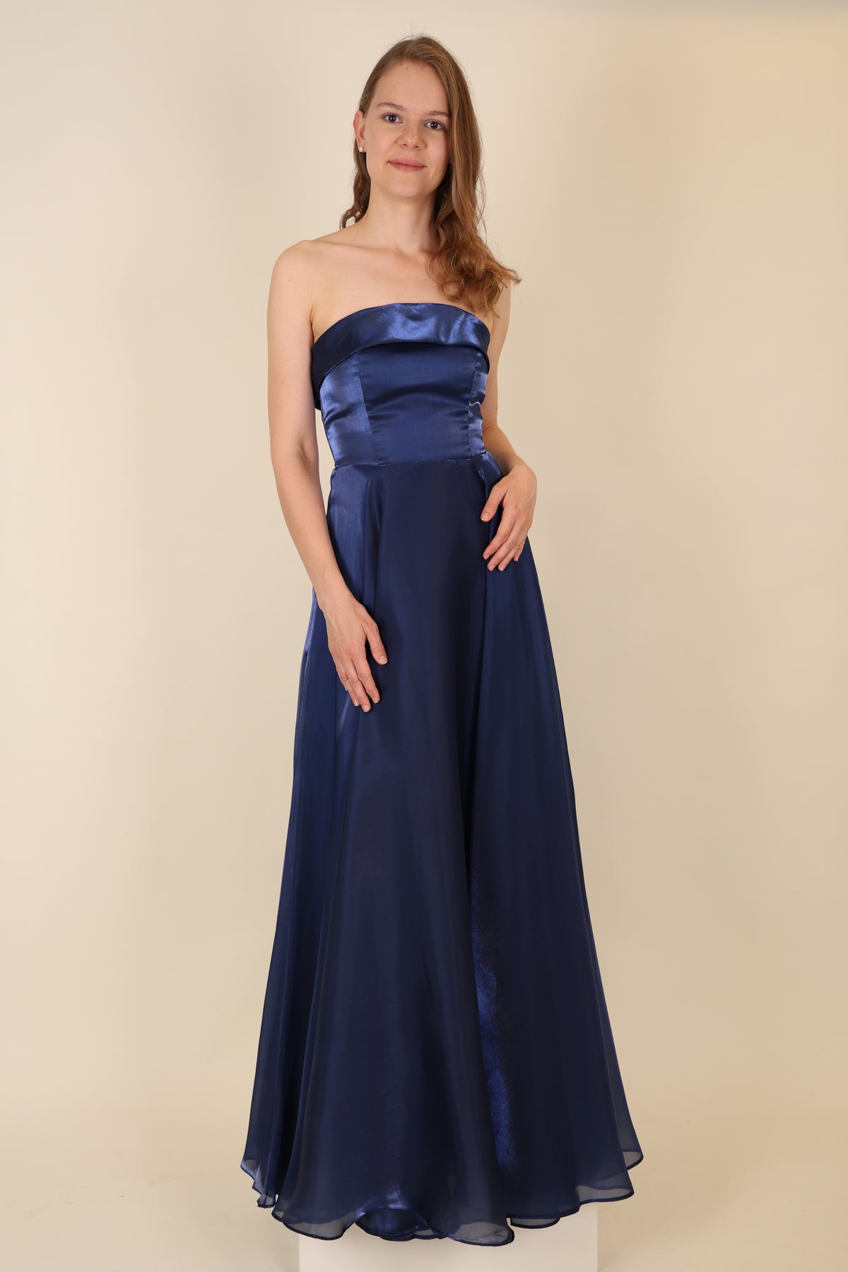 Trägerloses Abendkleid mit Rückenschnürung und Taschen, dunkelblau