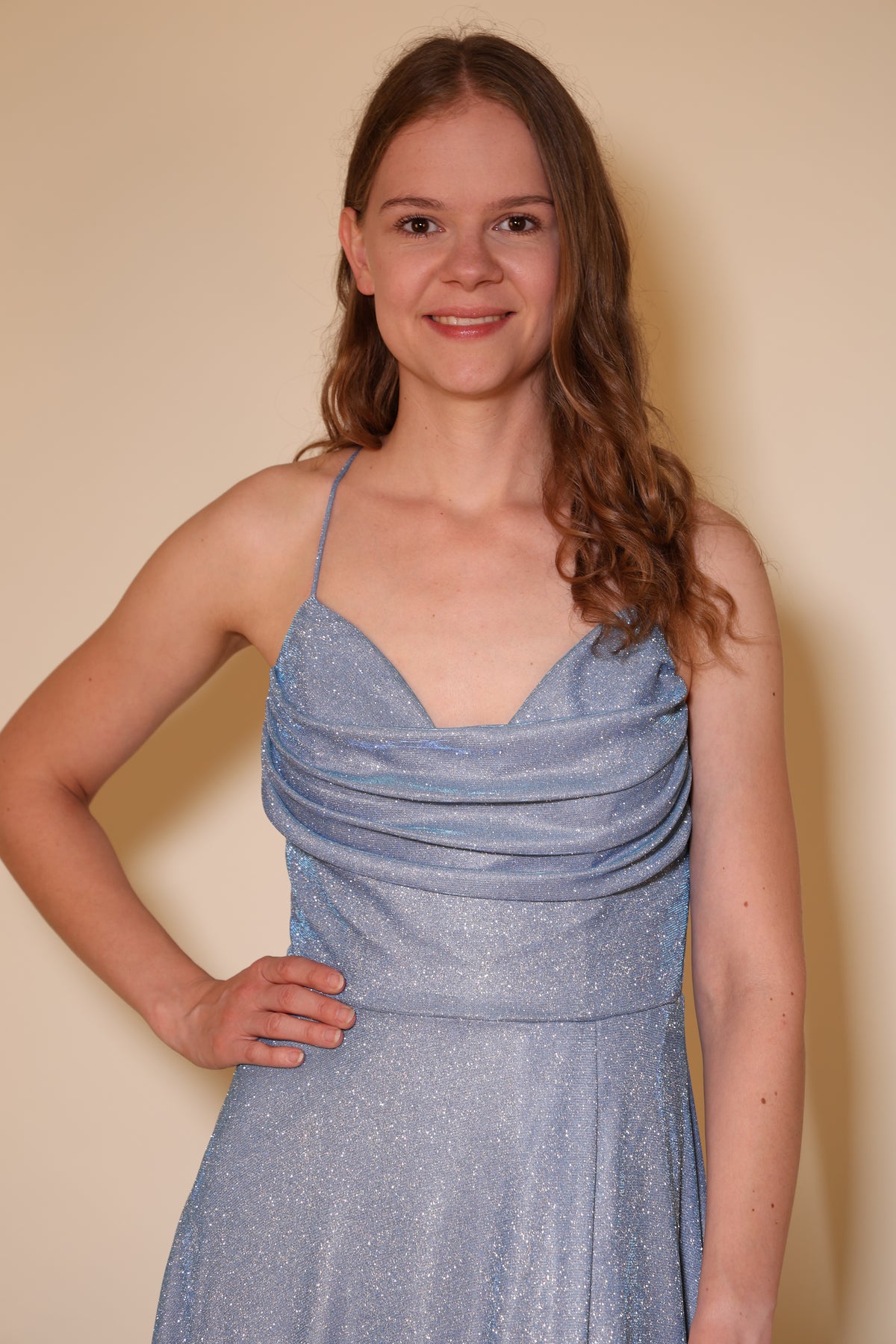 Langes Glitzer-Abendkleid mit Schlitz und Schnürung, hellblau